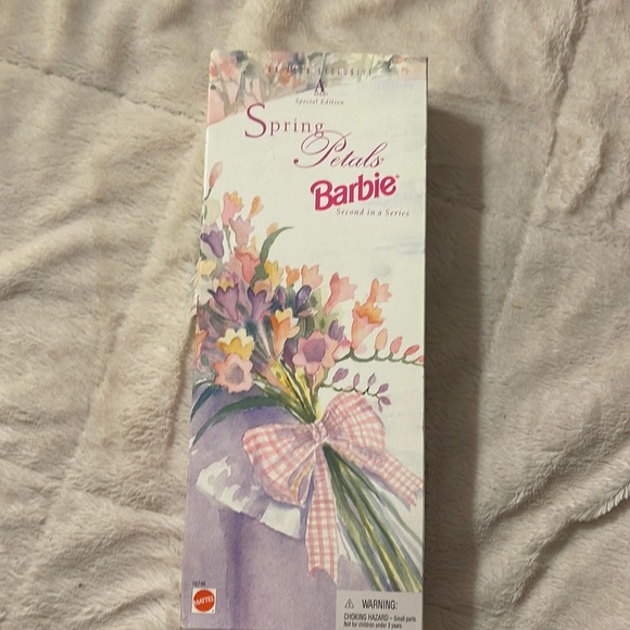 NRFB Vintage AVON ~ Spring Petals Barbie 💐 - Picture 5 of 12